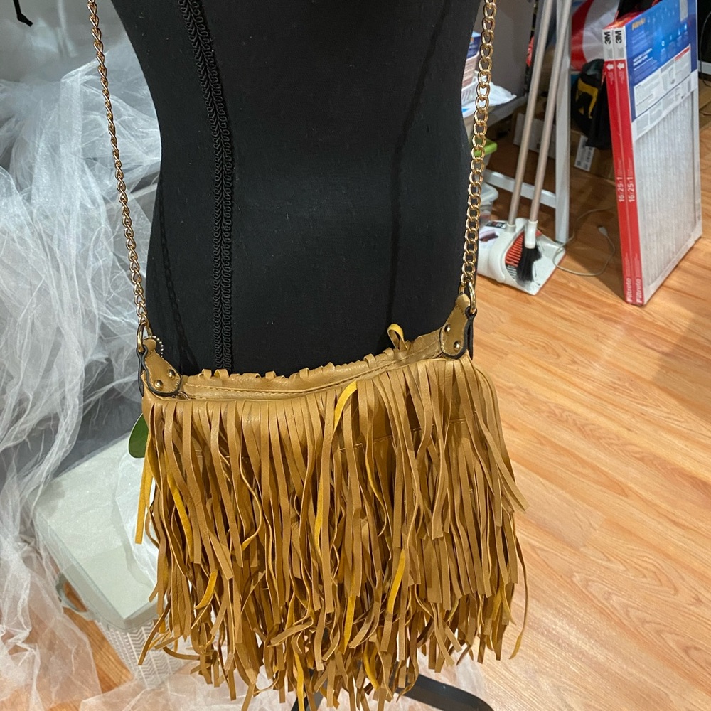 Adorable, fringe handbag